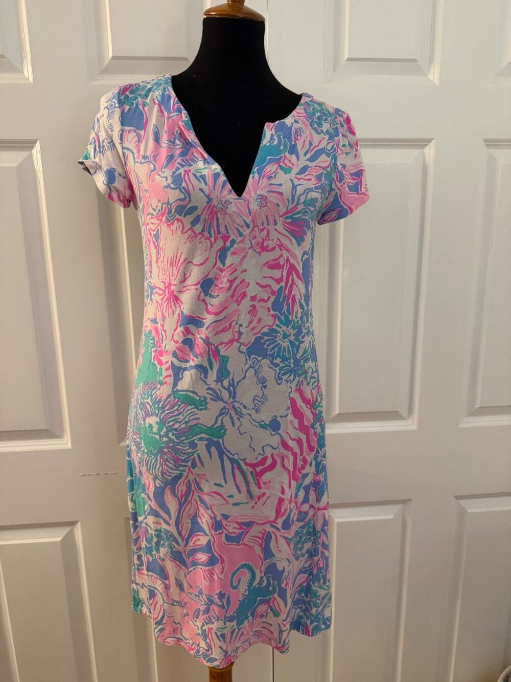 LillyPulitzer Pink Blue Green Floral Print Shift Dress V Neck Short Sleeve Size
